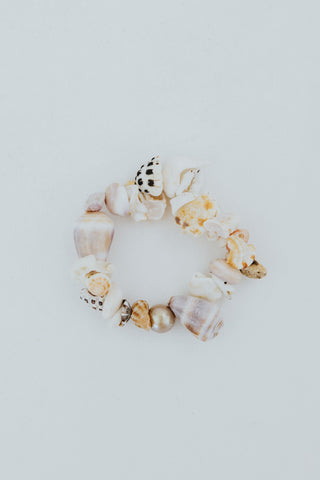 Wings Hawaii shell pile bracelet with pink freshwater pearl