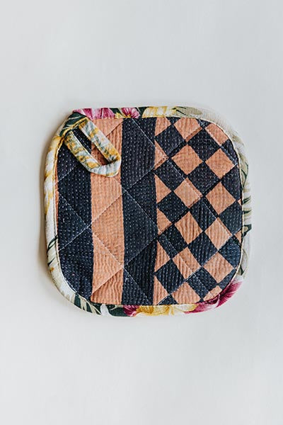 Kantha Pot Holder - Creme Border