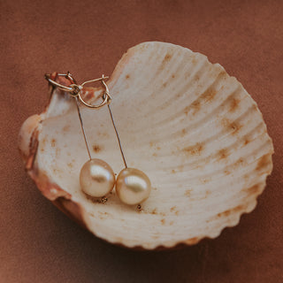 clasping hoop earring with dropping south seas pearl drop 14K yellow Gold
