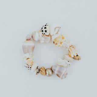 Wings Hawaii shell pile bracelet with pink freshwater pearl