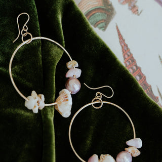 Shell Lei Hoop Earrings - Pink Pearl