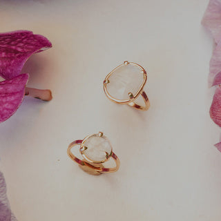 Round Gemstone Ring - Moonstone 14k