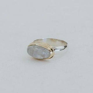 Wings Hawaii Horizon ring with rainbow moonstone in 14k yellow gold and sterling silver