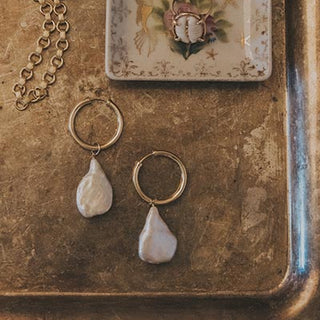 Prong Set Cowrie Face Ring