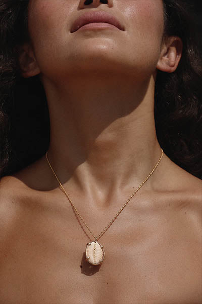 Prong Set Shell Necklace - Granulated Cowrie