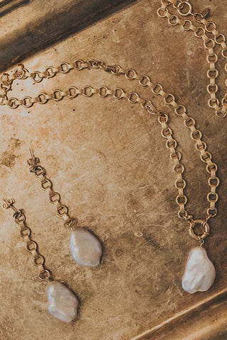Wings Hawaii Chain Reaction Pearl Earrings and necklace