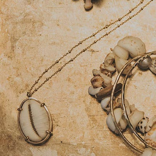 Prong Set Shell Necklace - Granulated Cowrie | GF