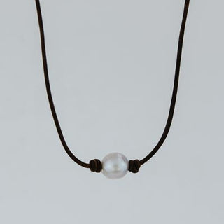 Single Silver Pearl Leather Necklace