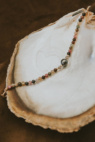 Beaded bracelet with tourmaline beads and a Tahitian pearl