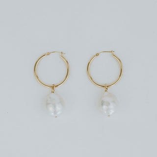 Clasping Hoop Earrings - Pearl 14k