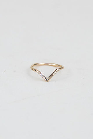 v shaped gold filled ring with hammered texture